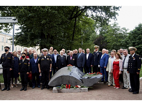 Par memoriālās zīmes atklāšanu V.Pikuļa dārzā (Sanktpēterburga) Par memoriālās zīmes atklāšanu V.Pikuļa dārzā (Sanktpēterburga)