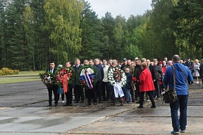 Par Salaspils koncentrācijas nometnes atbrīvošanas 75. gadskārtai veltīto pasākumu