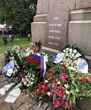 О церемонии возложения венков к монументу русским воинам на Луцавсале
