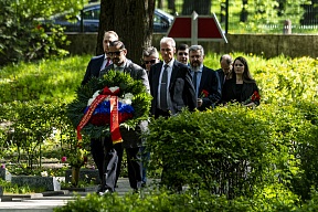 О церемонии возложения венков и цветов по случаю празднования 78-й годовщины Победы в Великой Отечественной войне