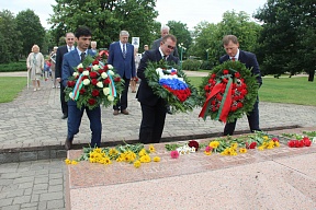 Par Jelgavas atbrīvošanas no vācu fašistiskās okupācijas 75. gadskārtai veltītajiem piemiņas pasākumiem