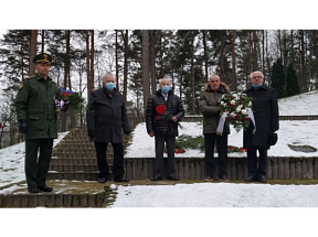 О церемонии возложения венков и цветов по случаю 100-летия со дня рождения В.П.Самсонса