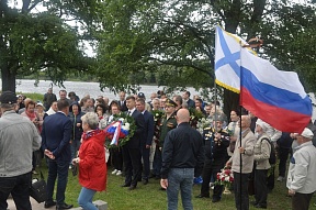 Par vainagu nolikšanas ceremoniju pie monumenta krievu kareivjiem Lucavsalā