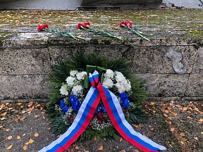 Par vainaga un ziedu nolikšanu Suntažu brāļu kapos
